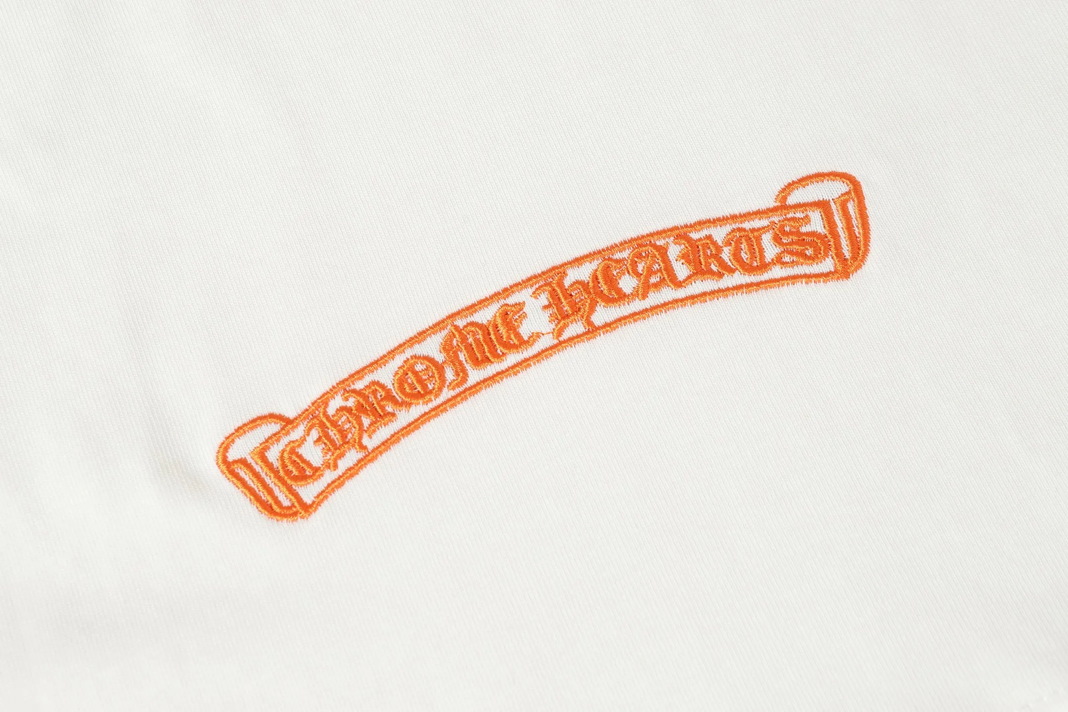 P170 2209 style 280g heavy double yarn -Chrome Hearts/Chrome Hearts Color Cross✝️Skin embroidered short-sleeved T-shirt -High weight, high density and high quality. The wool is soft, delicate and skin-friendly. It feels soft and silky. It has excellent warmth and skin-friendly properties. -Customized weaving and dyeing, no color difference. No matter the fabric or workmanship details, it beats the ordinary version on the market. -Colour: black white -Size: S M L XL